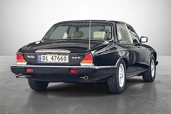 Jaguar XJ 5 of 30