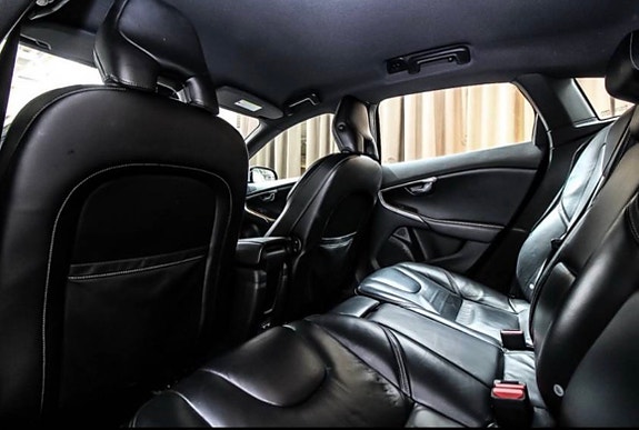 Volvo V40 10 of 15