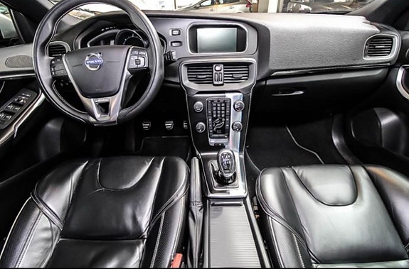 Volvo V40 7 of 15
