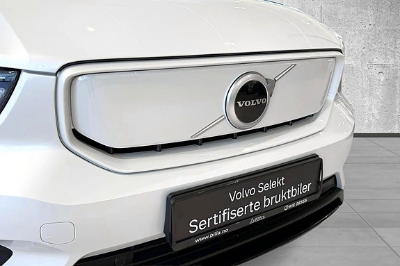 Volvo XC40 3 of 5