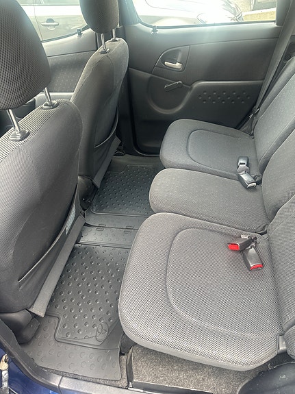 Toyota Yaris Verso 8 of 13