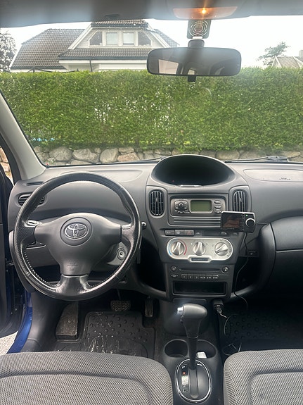 Toyota Yaris Verso 9 of 13