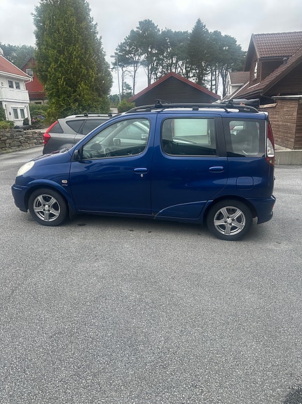 Toyota Yaris Verso 2 of 13