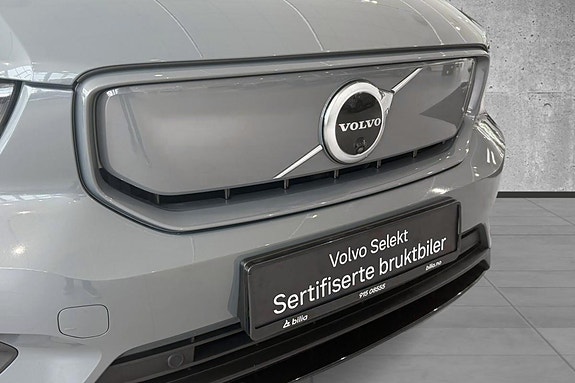 Volvo XC40 4 of 5