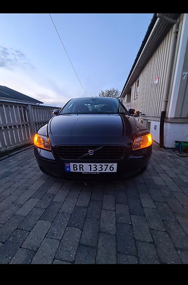 Volvo S40 2 of 8