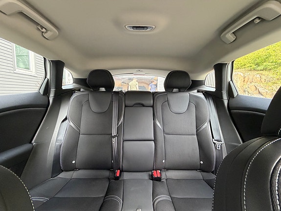 Volvo V40 12 of 24