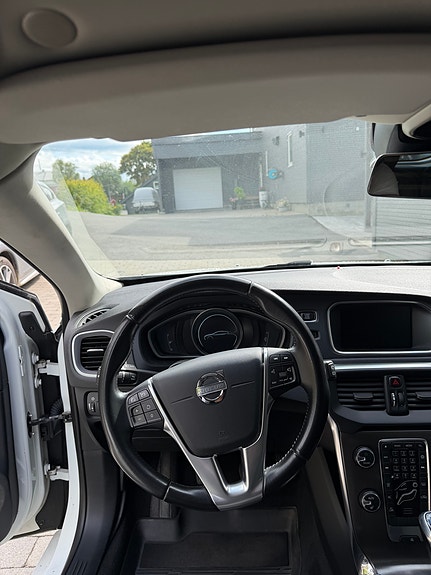 Volvo V40 4 of 24