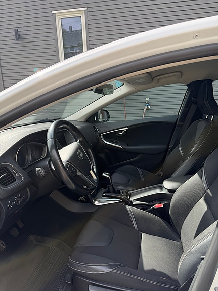 Volvo V40 5 of 24