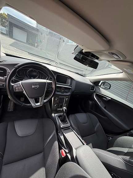 Volvo V40 7 of 24