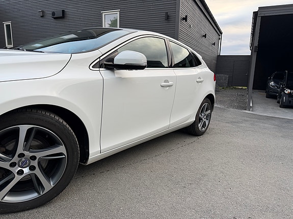 Volvo V40 20 of 24