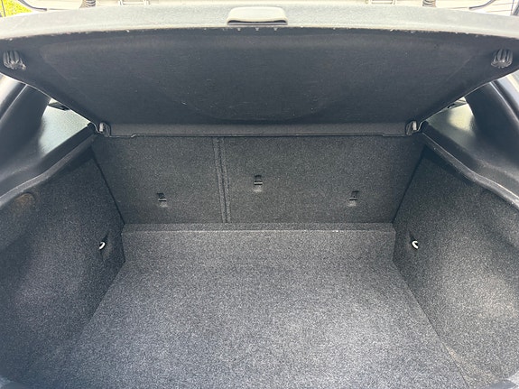 Volvo V40 16 of 24