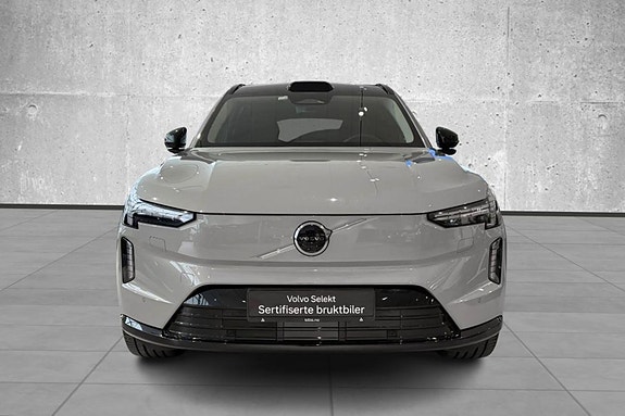 Volvo EX90 2 of 5