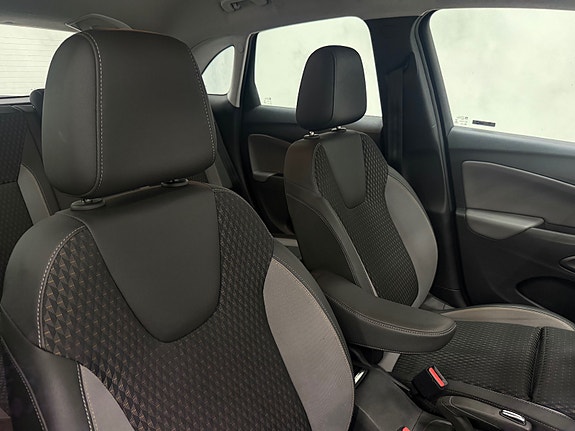 Opel Crossland X 25 of 30