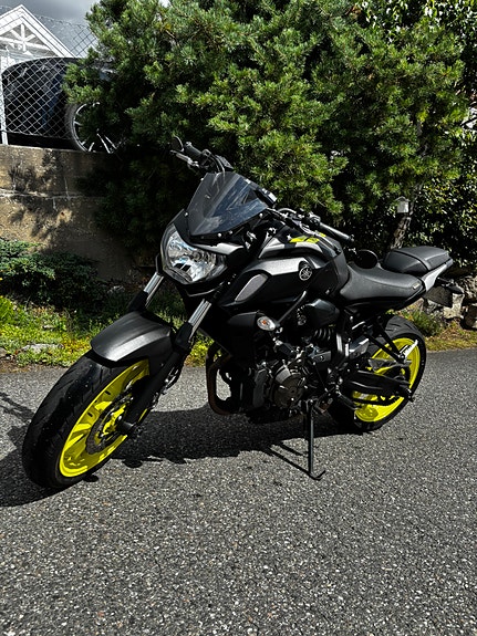 Yamaha MT-07 3 of 12