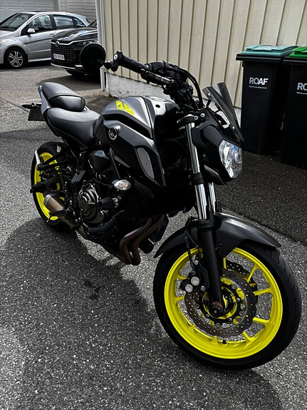 Yamaha MT-07 2 of 12
