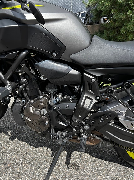 Yamaha MT-07 8 of 12