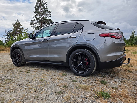 Alfa Romeo Stelvio 4 of 30