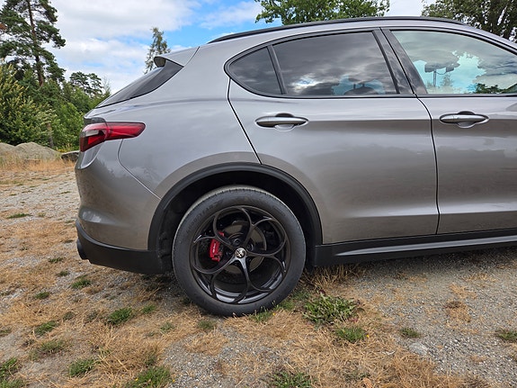 Alfa Romeo Stelvio 9 of 30