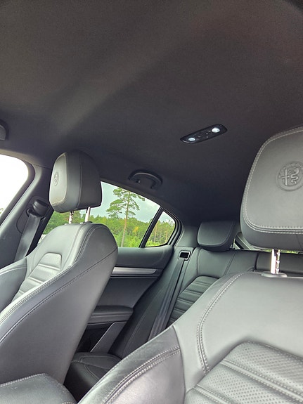 Alfa Romeo Stelvio 24 of 30