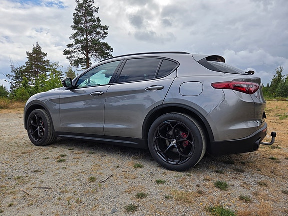 Alfa Romeo Stelvio 3 of 30