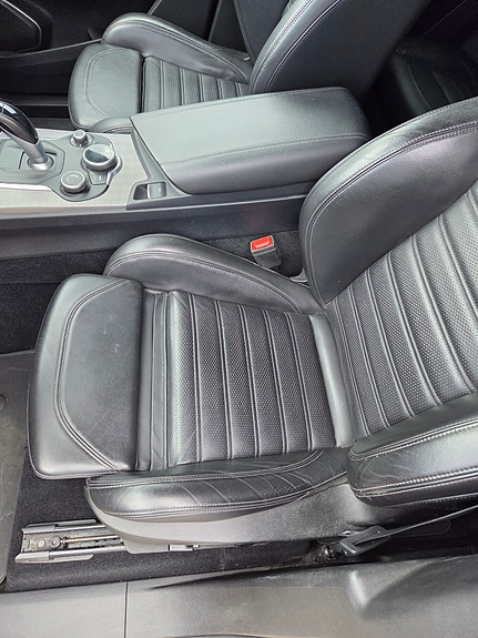 Alfa Romeo Stelvio 23 of 30