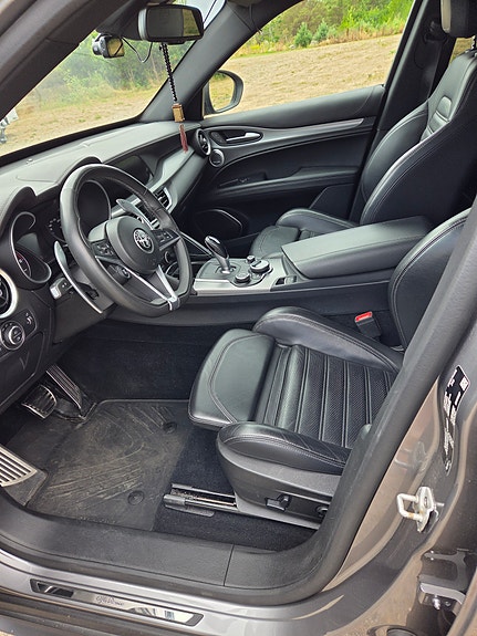Alfa Romeo Stelvio 22 of 30