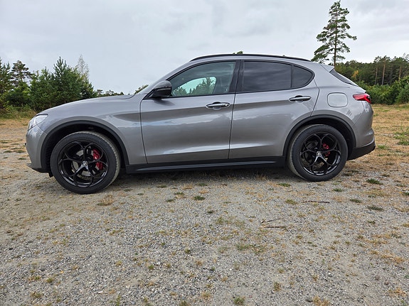Alfa Romeo Stelvio 2 of 30