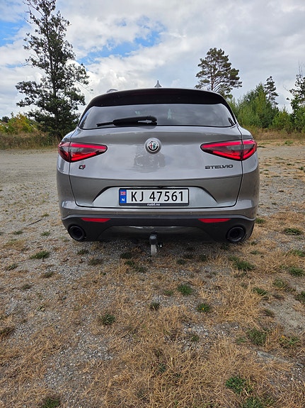 Alfa Romeo Stelvio 5 of 30