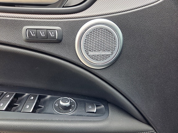 Alfa Romeo Stelvio 18 of 30
