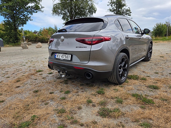 Alfa Romeo Stelvio 8 of 30