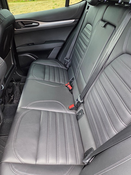 Alfa Romeo Stelvio 28 of 30
