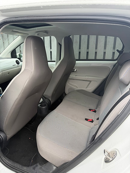 Volkswagen e-Up! 4 of 5