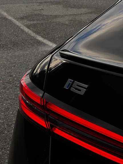 BMW i5 6 of 30