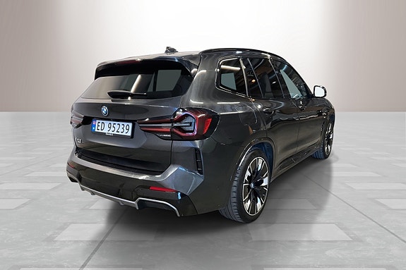 BMW iX3 4 of 5