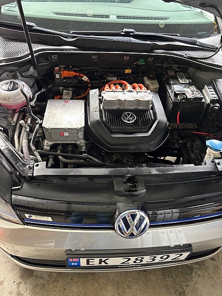 Volkswagen e-Golf VII 16 of 17