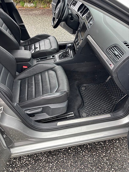 Volkswagen e-Golf VII 9 of 17