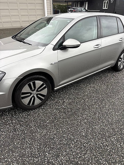 Volkswagen e-Golf VII 3 of 5