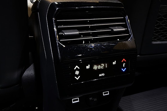 Peugeot e-5008 25 of 28