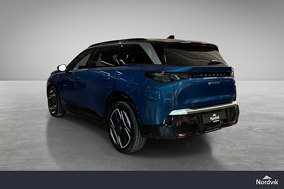 Peugeot e-5008 4 of 28