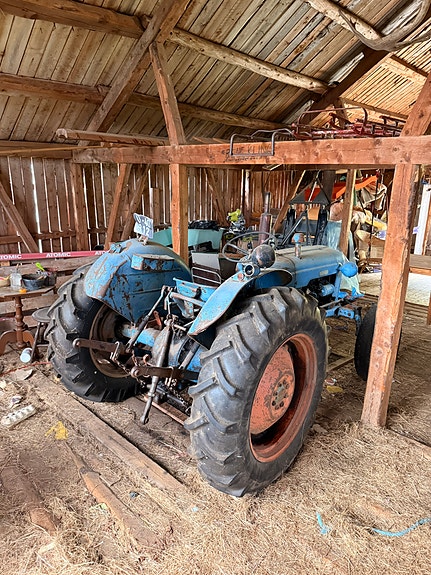 Ford Dexta 2 of 5