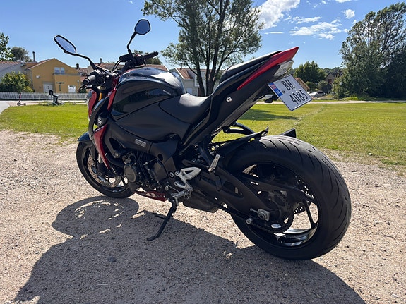 Suzuki GSX-S 1000 4 of 14