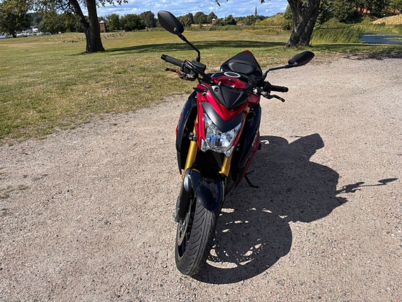 Suzuki GSX-S 1000 2 of 14