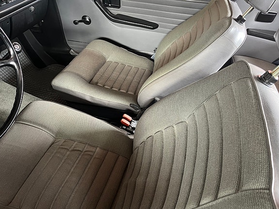 Volvo 142 14 of 30