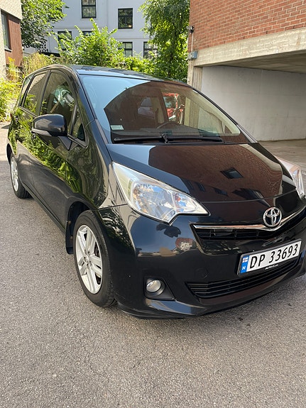 Toyota Verso-S 2 of 16
