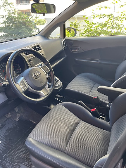 Toyota Verso-S 11 of 16