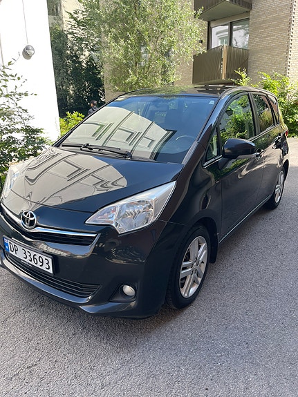 Toyota Verso-S 3 of 16