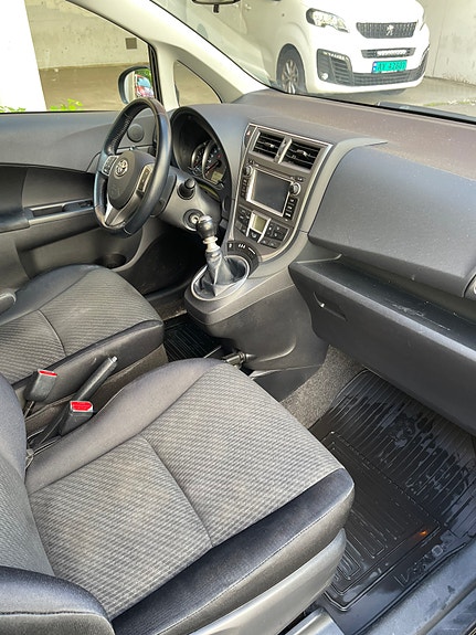 Toyota Verso-S 12 of 16