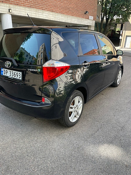 Toyota Verso-S 9 of 16