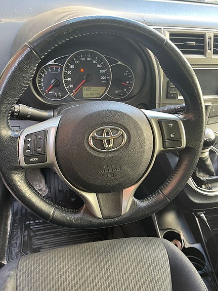 Toyota Verso-S 10 of 16