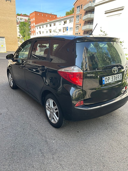 Toyota Verso-S 6 of 16